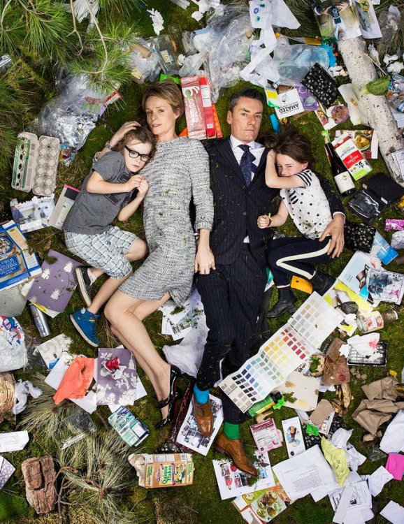 Серия фото «7 дней мусора», мотивирующая уменьшить засорение окружающей среды