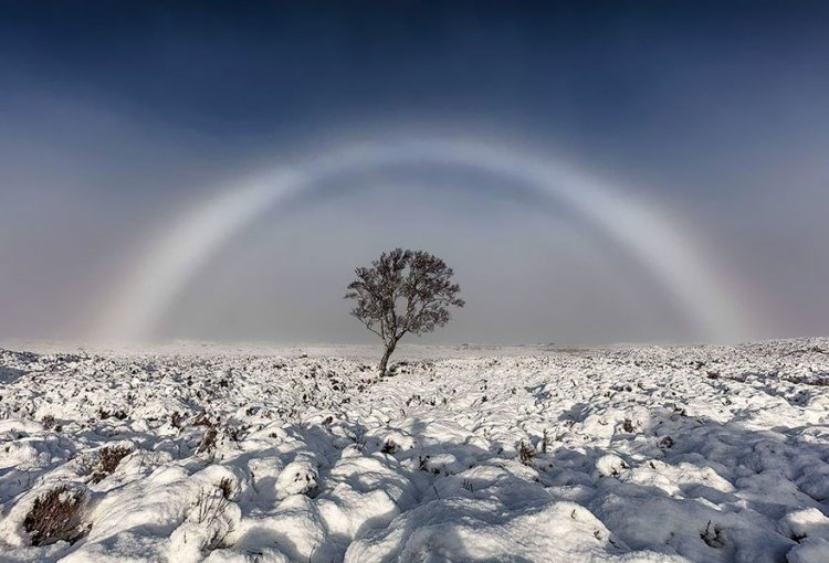 Фото белой радуги над Шотландией. Фотограф Мелвин Николсон 