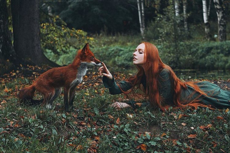 Рыжеволосые девушки-модели с лисицей – сказочные портреты от художницы из Санкт-Петербурга
