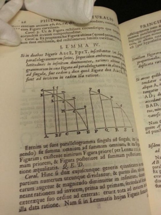 Книга Исаака Ньютона продана на аукционе на невероятно большие деньги